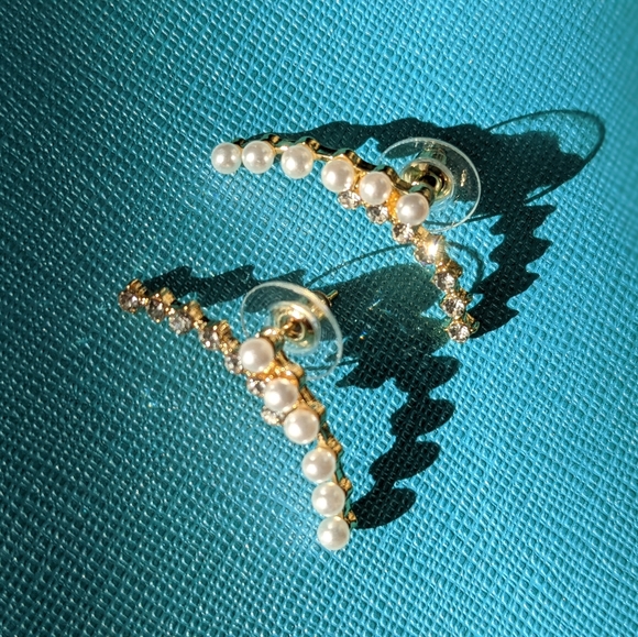 BRAND NEW Stylish Korean S925 Earrings - Picture 1 of 1